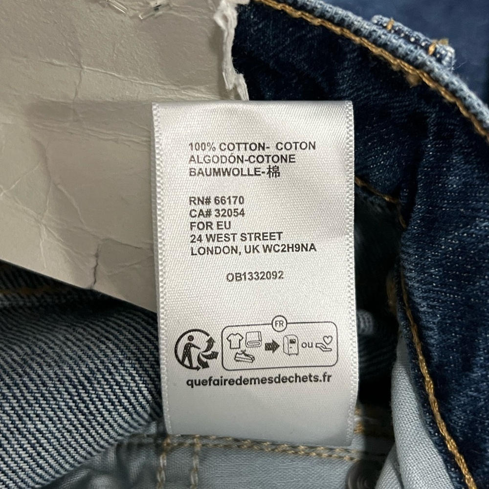 š Urban Outfitters BDG High Waisted Distressed Cowboy Jeans - Picture 5 of 11
